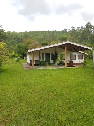 Imagem Linda Chácara em Piracaia: 1600m², Piscina, Lago, Poço, e Mais!