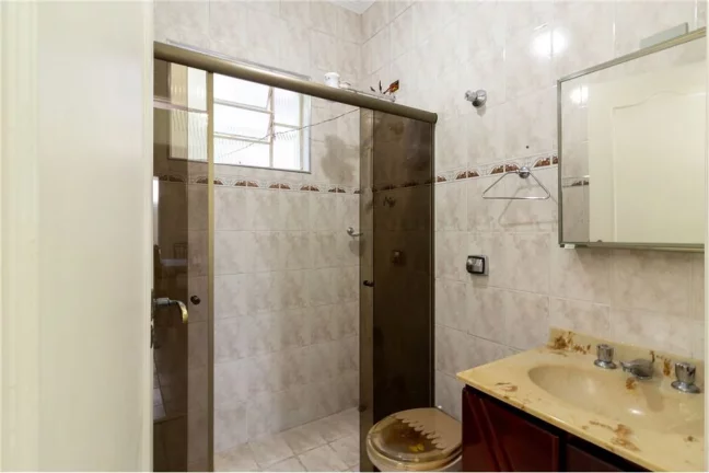 Imagem Sobrado com 5 casas e 1 galpão - Oportunidade de investimento ou moradia