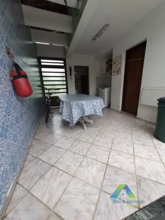 Imagem Lindo sobrado 177 metros, com excelente localização 3 dormitórios, 3 vagas, quintal espaço gourmet com ótimo valor !,