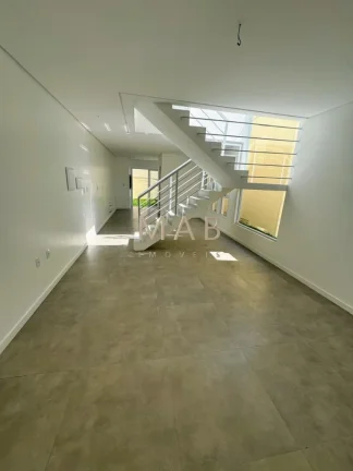 Imagem Imperdível casa de 3 quartos, 1 suíte, 2 salas, 2 banheiros, 2 vagas na cidade de Florianópolis-SC, bairro Ingleses do Rio Vermelho - 143m².