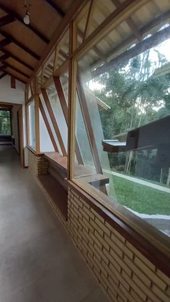 Imagem Vendo esta maravilhosa casa em Condomínio fechado. Nova Friburgo.