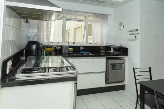 Imagem Imperdível apartamento de luxo em Moema, São Paulo-SP: 4 quartos, 2 suítes, 3 salas, 4 banheiros, 2 vagas de garagem, 174 m².