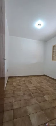 Imagem Casa de Esquina à Venda no Alvorada – Patos de Minas | 3 Quartos e Área para Veículos