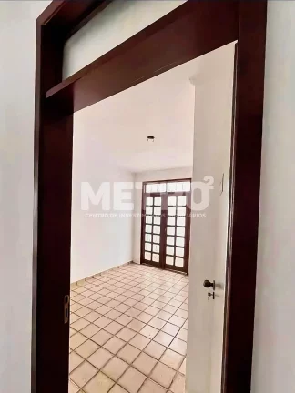 Imagem Casa à venda no Centro de Petrolina com 2 pavimentos, área de lazer