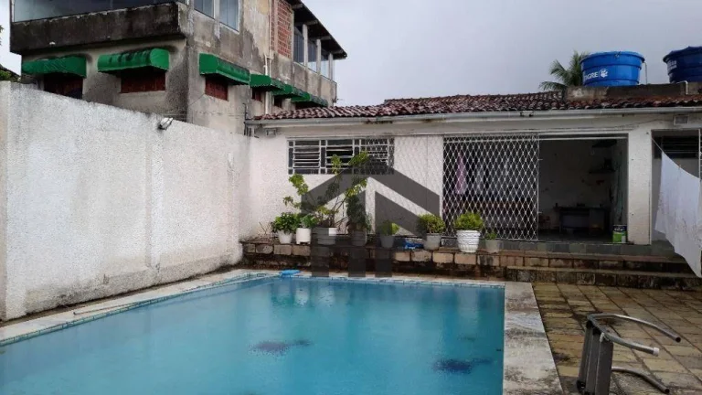 Imagem Casa à venda, com 6 Quartos, localizado em Cajueiro, Recife - Pernambuco.