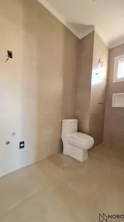 Imagem Casa de 220m² no Condomínio Fechado – Suíte Master, Espaço Gourmet e Amplo Pátio