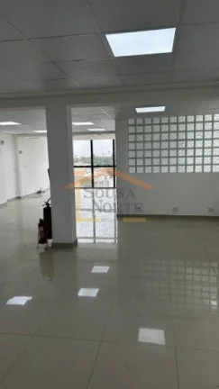 Imagem Prédio comercial com aproximadamente 670m², de construção recente e instalações modernas, dist...