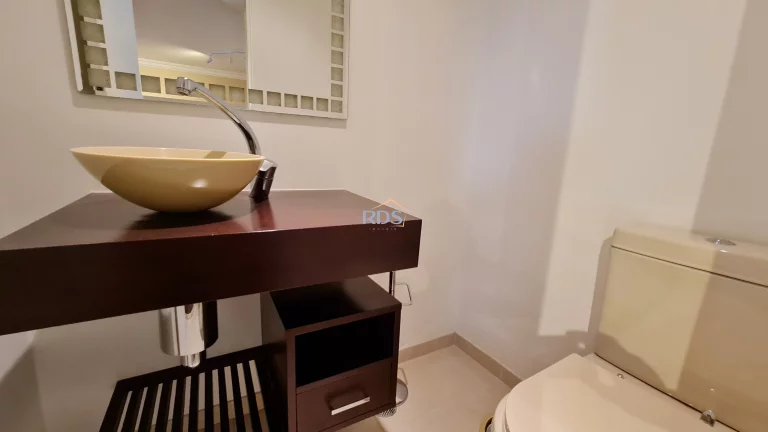 Imagem Vende lindo apartamento de 120m², com 3 dormitórios, sendo 1 suíte e 2 vagas. Totalmente reformado.