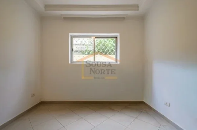 Imagem Sobrado com 175m² de área construída, distribuído em três níveis. Possui 3 dormitórios, sendo...