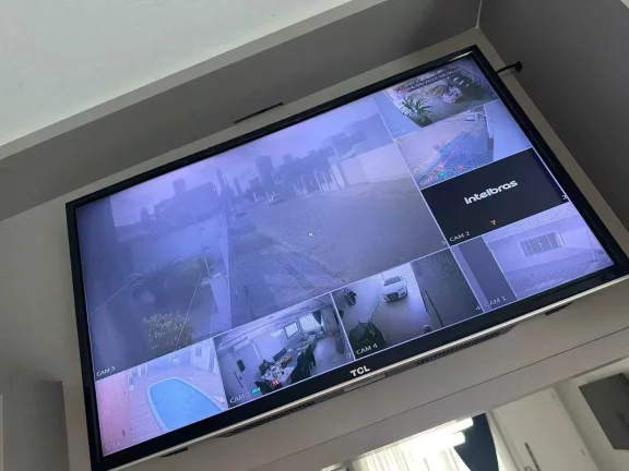 Imagem Casa com 3 dormitórios sendo 1 suíte e 2 vagas de garagem em Itapema/SC