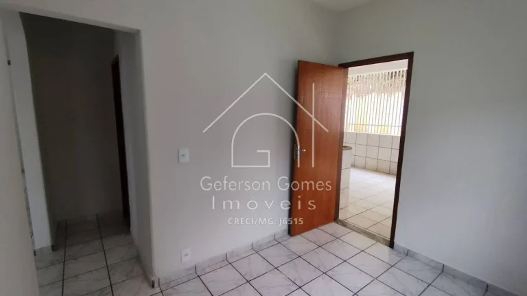 Imagem Casa à venda - Com 03 Quartos - Centro - Mantena - MG