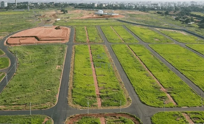 Imagem Eplenum - Terreno com 242 m² próximo ao parque aquático
