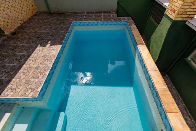 Imagem Sobrado em condomínio no Orleans com Piscina!
