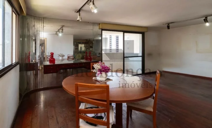 Imagem Apartamento na Rua Monte Alegre com 220m² para ser reformado, 3 suítes e 2 vagas.