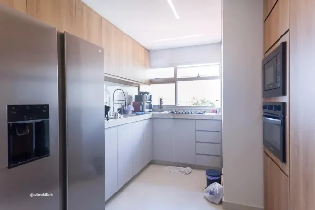 Imagem Cobertura mobiliada com 184m² localizada no bairro Ana Lúcia, ideal para quem busca espaço, sofis...
