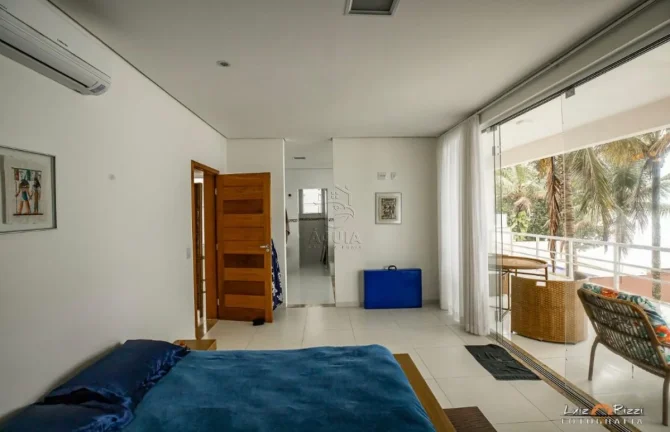 Imagem Casa pé na areia de alto padrão em condomínio fechado em Ubatuba!