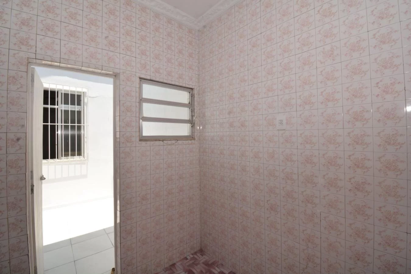 Imagem Casa para Venda em Rio de Janeiro, Marechal Hermes, 2 dormitórios, 1 banheiro, 3 vagas