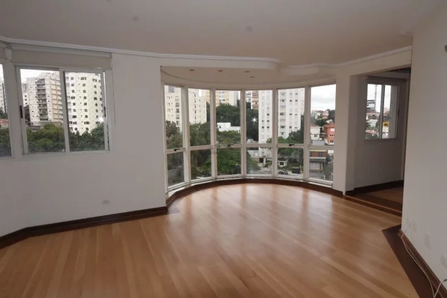 Imagem Cobertura à venda na Vila Madalena com 3 suítes e 3 vagas com piscina.