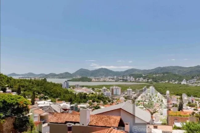 Imagem Casa Alto Padrão na Trindade