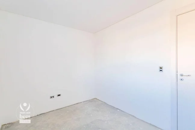 Imagem Sobrado em Condomínio Fechado à venda no Bairro Alto. 3 Quartos, Suíte, terraço com churrasqueira e 2 Vagas de garagem