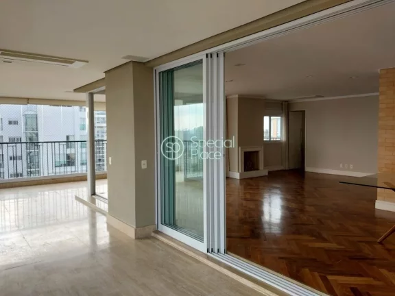 Imagem Excelente apartamento, com 240m² bem distribuídos, amplo living com varanda em L, lareira e uma vi...