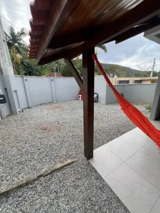 Imagem Sobrado com 2 quartos e 2 vagas de garagem na Praia de Taquaras em Balneário Camboriú