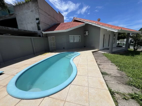 Imagem Casa com Piscina em Balneário Camboriú