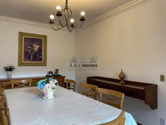 Imagem Casa à venda em Campos do Jordão - Com 4 dormitórios próximo ao Capivari