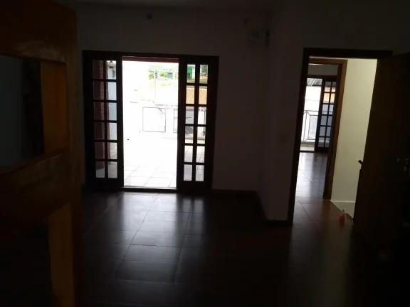 Imagem Sobrado com piscina aquecida, 02 dorm grandes com varanda sendo 01 suíte, área de serv. 02 wcs, 02...