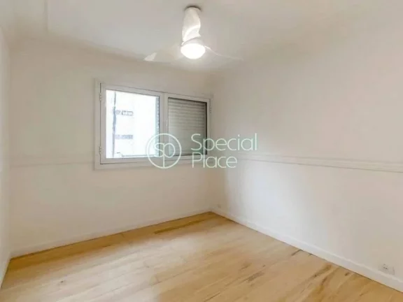 Imagem Apartamento bem amplo com muita luz natural, 220 metros, amplo living com lareira , jardim suspenso,...