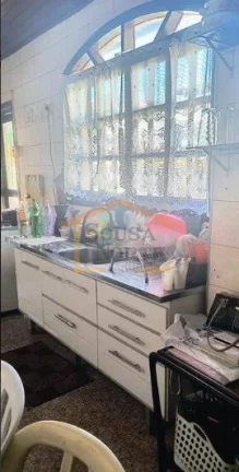 Imagem Sobrado bem estruturado, com acabamento externo totalmente revestido, dispensando manutenção de pi...