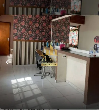 Imagem Sobrado com 363 m2, 03 suites, varias vagas de garagem, piscina.