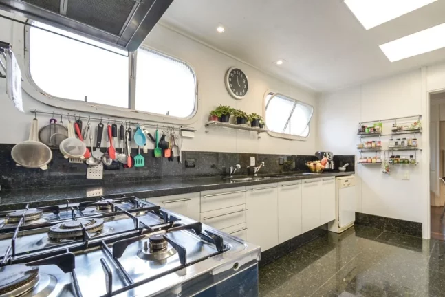 Imagem Apartamento reformado com 4 dts (2 suítes) e 5 vagas, com vista Pacaembu