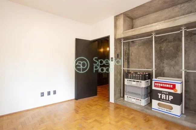 Imagem Ap reformado e moderno em predinho super charmoso dos anos 60. São 102m² de área privativa, 2 dor...