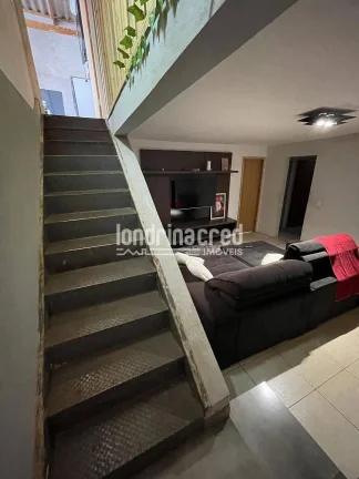 Imagem Casa à Venda na Zona Norte de Londrina com Piscina, 2 Quartos, Escritório e Excelente Localização Próxima à Av. Saul Elkind