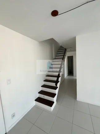 Imagem Imperdível cobertura à venda em Curicica, Rio de Janeiro - 2 quartos, 1 sala, 1 banheiro, 2 vagas de garagem, 130m² de área.