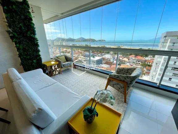 Imagem Está em busca de uma cobertura deslumbrante com uma vista panorâmica do mar e infraestrutura compl...
