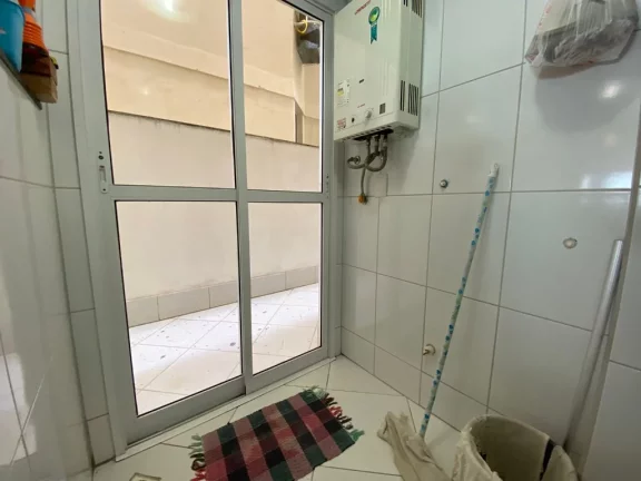 Imagem Em localização privilegiada da Praia do Morro de frente para o mar 3 quartos sendo duas suítes duas vagas de garagem