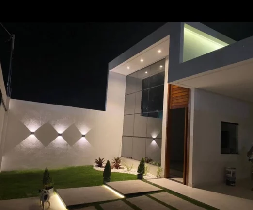 Imagem Casa na Aruana em Rua Pública - 3 Quartos, Posição Leste, 4 Vagas de Garagem