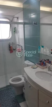 Imagem Apartamento com 240m², 4 dormitórios, sendo 3 suítes, 4 vagas, living para 3 ambientes, varanda, ...