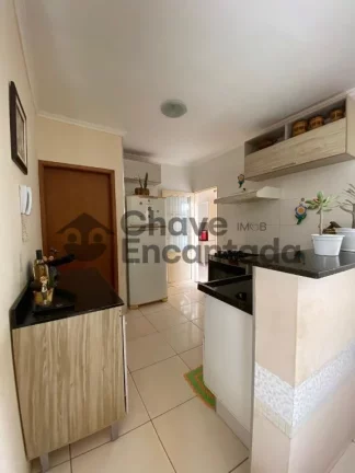 Imagem Casa com entrada paisagistica e area de lazer completa.