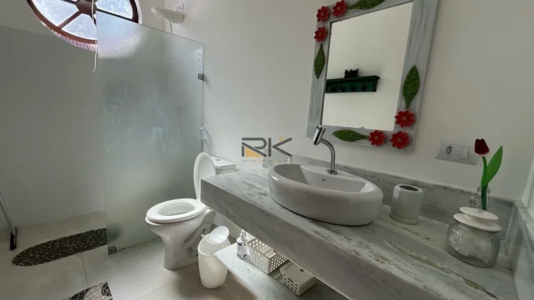Imagem CASA EM CONDOMINIO FECHADO COM 3 DORMITÓRIOS,2 VAGAS DE GARAGEM,SALA 2 AMBIENTES