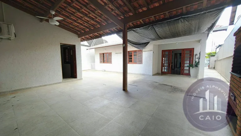 Imagem Casa para Retrofit com 220m² por R$ 1.845.000,00 - Alphaville/ SP