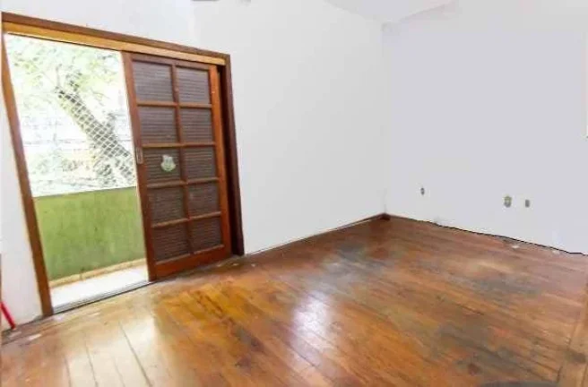 Imagem Sobrado com 3 Quartos e Quintal em Mooca – Zona Leste de São Paulo

Belíssimo sobrado de aproxim...