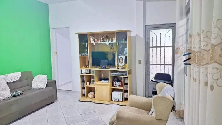 Imagem Casa com Kitnetes Independentes com Renda em Cotia