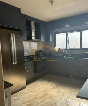 Imagem Apartamento com 178m², 4 dormitórios, sendo 2 suites, todos com armários planejados. Uma das suí...