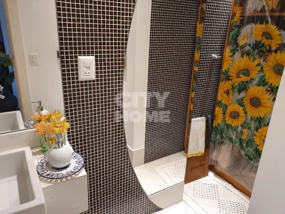 Imagem Apartamento à venda em andar alto, um por andar, com 2 quartos, sendo 1 suíte com closet e o segun...