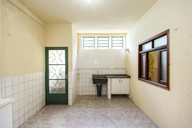 Imagem Sobrado em condomínio no Orleans com Piscina!