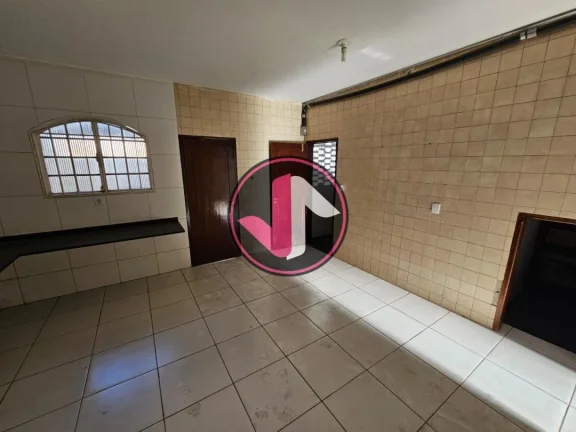 Imagem Se você procura um imóvel comercial espaçoso e bem localizado em Cuiabá, esta Casa Comercial no ...