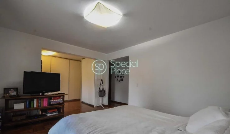 Imagem Ótimo apartamento com 320m² no Campo Belo, um por andar. Amplo living com varanda, home theather, ...